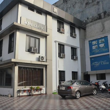 Hotel Royal Classic Bareilly Buitenkant foto