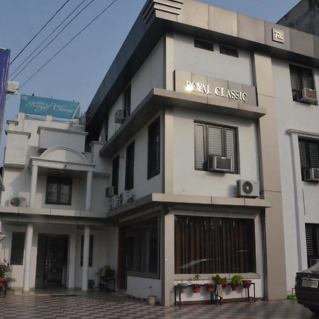 Hotel Royal Classic Bareilly Buitenkant foto