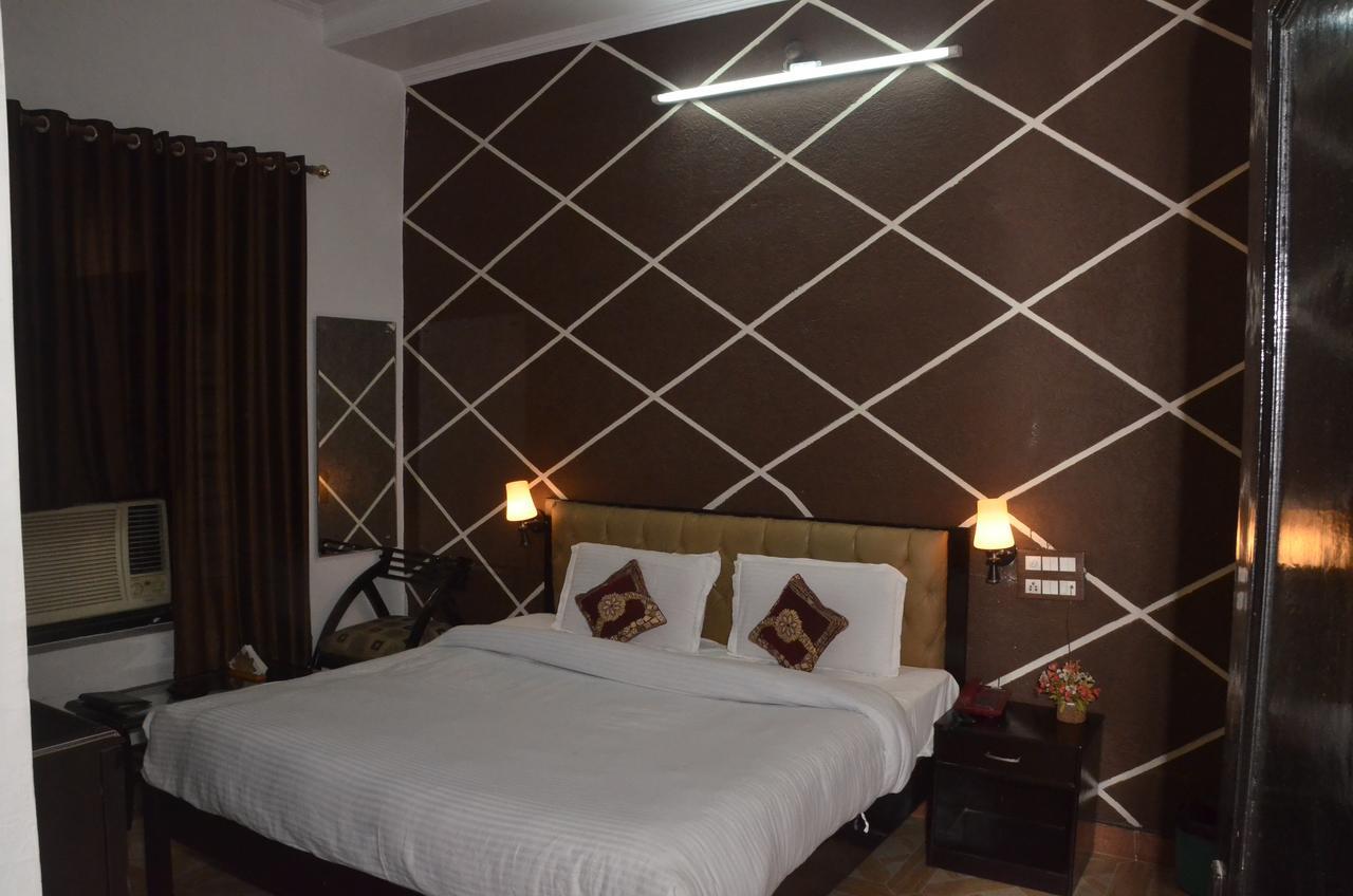 Hotel Royal Classic Bareilly Buitenkant foto