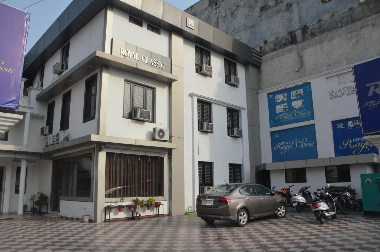 Hotel Royal Classic Bareilly Buitenkant foto