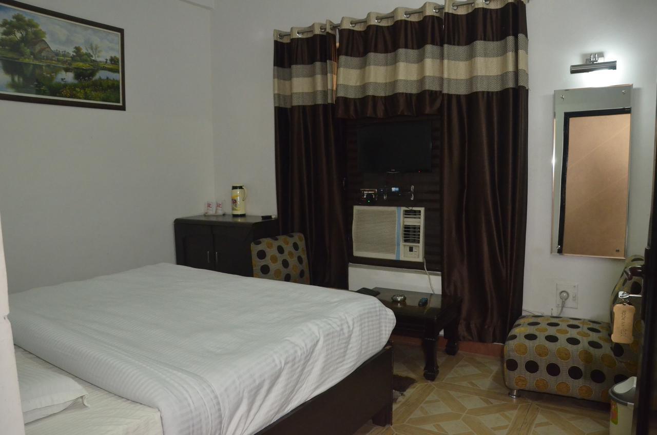 Hotel Royal Classic Bareilly Buitenkant foto