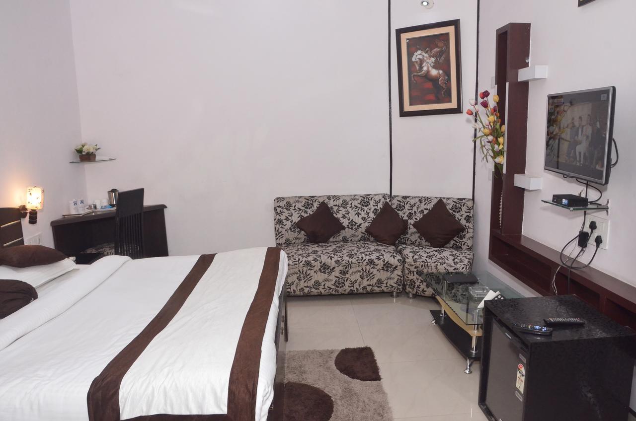 Hotel Royal Classic Bareilly Buitenkant foto