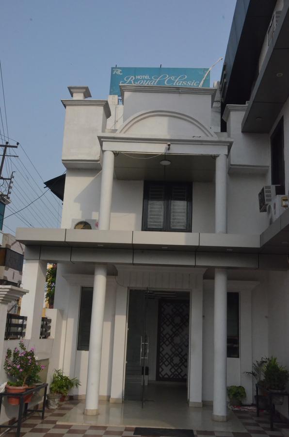 Hotel Royal Classic Bareilly Buitenkant foto