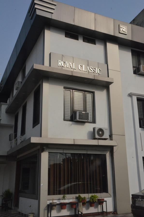Hotel Royal Classic Bareilly Buitenkant foto