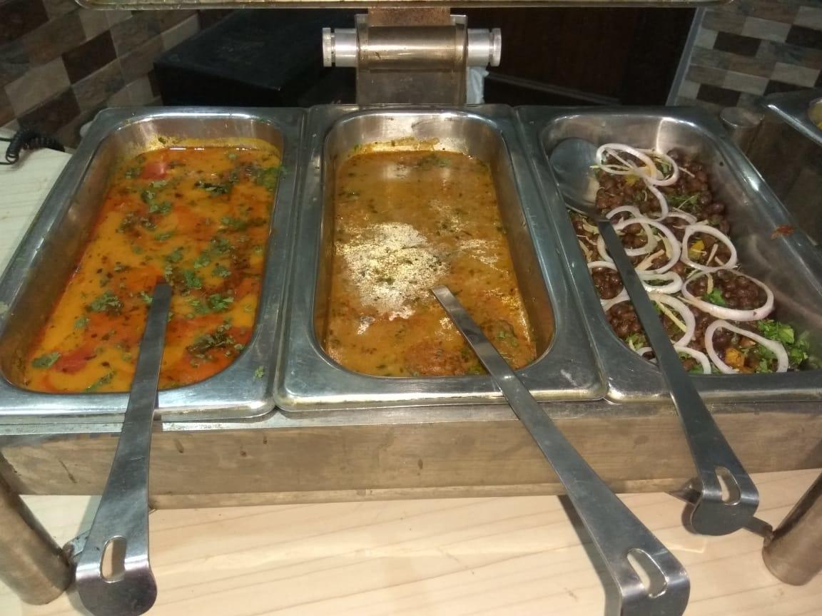 Hotel Royal Classic Bareilly Buitenkant foto