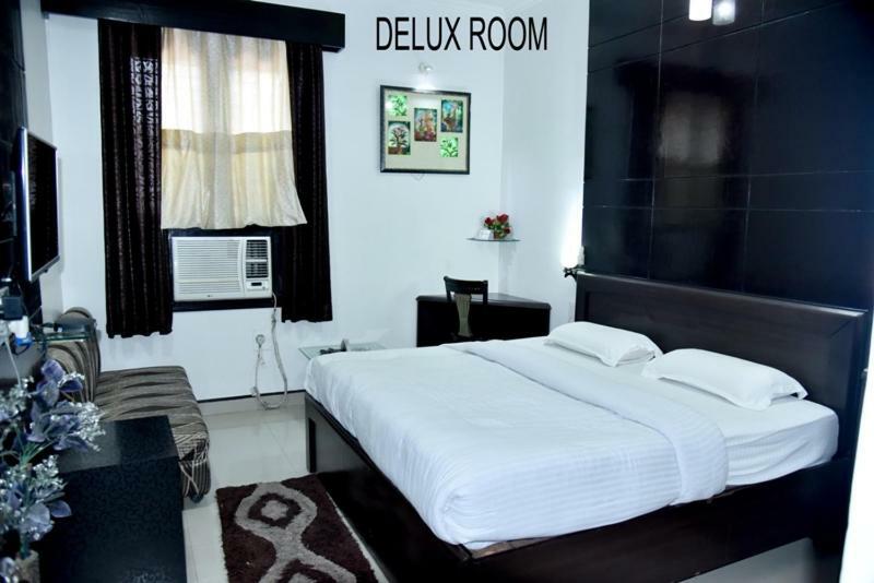 Hotel Royal Classic Bareilly Buitenkant foto