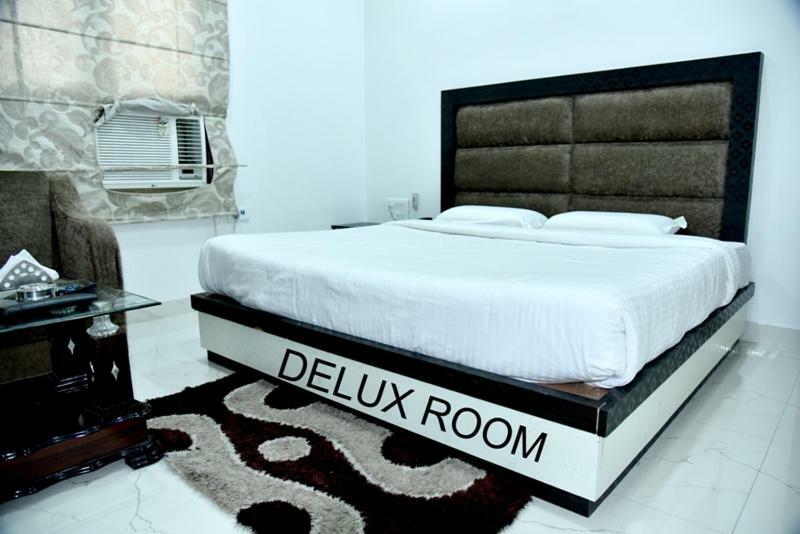 Hotel Royal Classic Bareilly Buitenkant foto