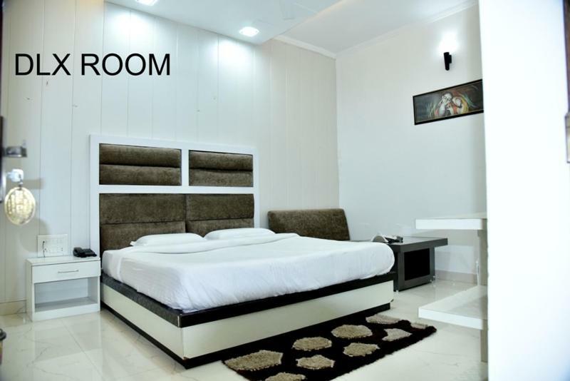 Hotel Royal Classic Bareilly Buitenkant foto