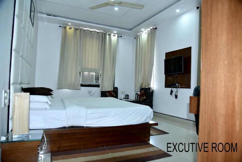 Hotel Royal Classic Bareilly Buitenkant foto