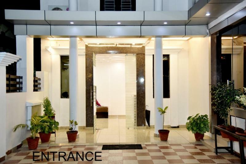 Hotel Royal Classic Bareilly Buitenkant foto