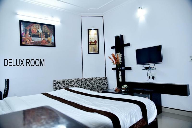 Hotel Royal Classic Bareilly Buitenkant foto